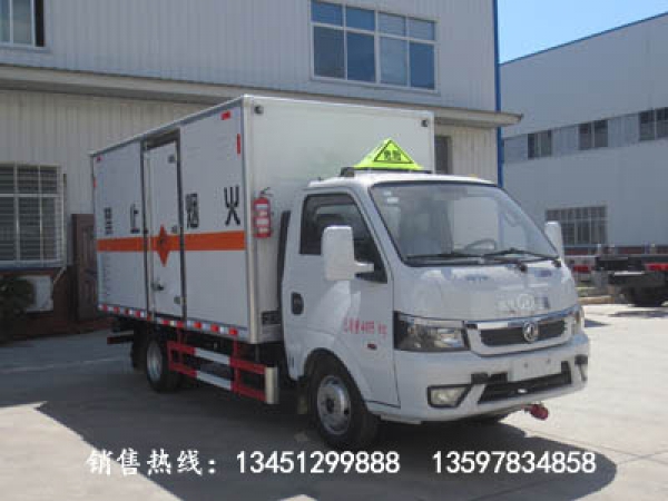 東風(fēng)途逸爆破器材運(yùn)輸車(藍(lán)牌)